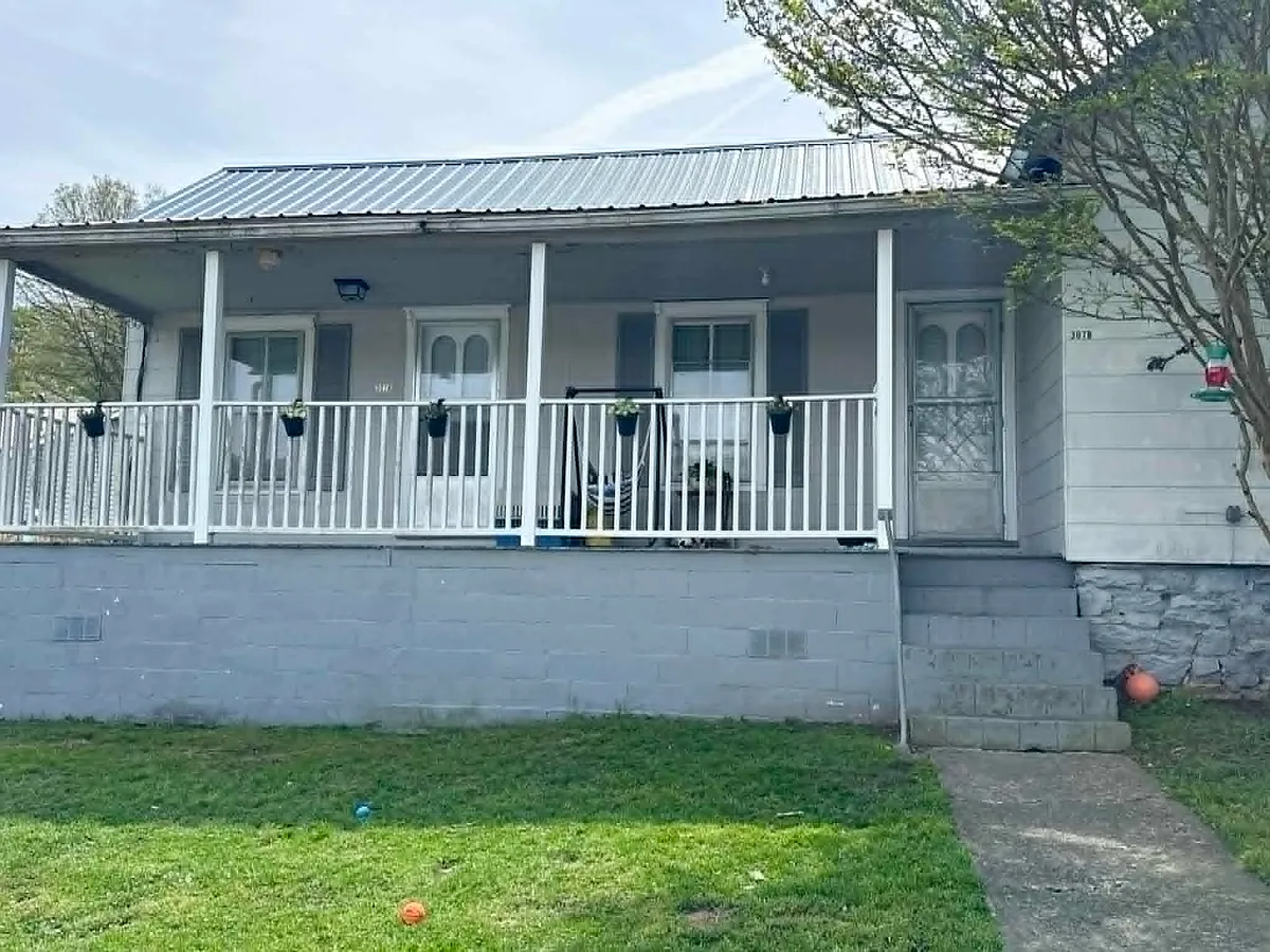 Building Photo - 307 E Spring St #1