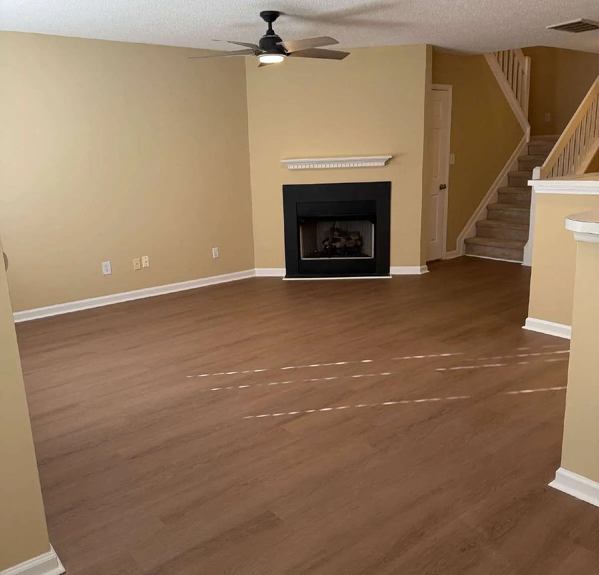 2 bed, 2.5 bath, 1415 sqft, $1,675 — Photo 2