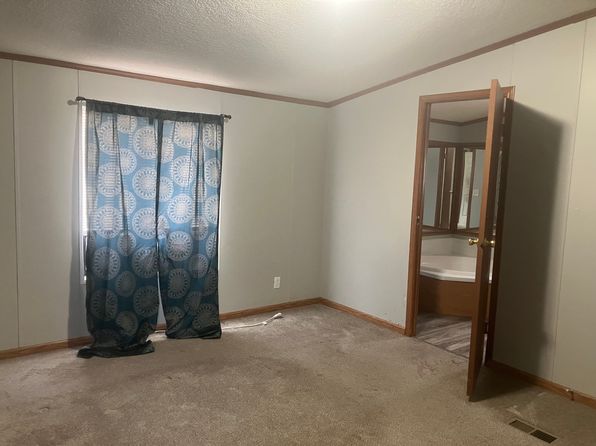 520 E Pondview Dr, Morrice, MI 48857