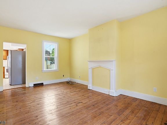 3rd image of 54 Front St