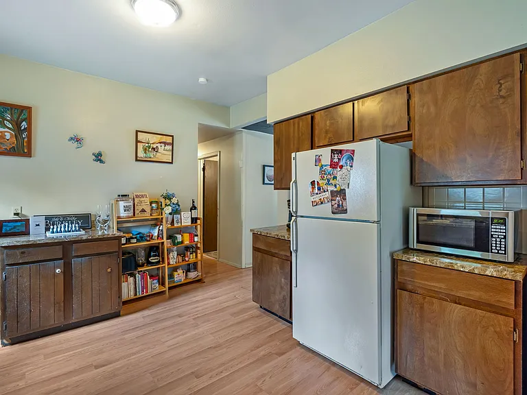 331 N Loomis Ave — Photo 10