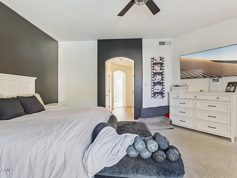 2732 E Hillery Dr — Photo 9