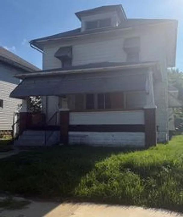 453 Baldwin Ave