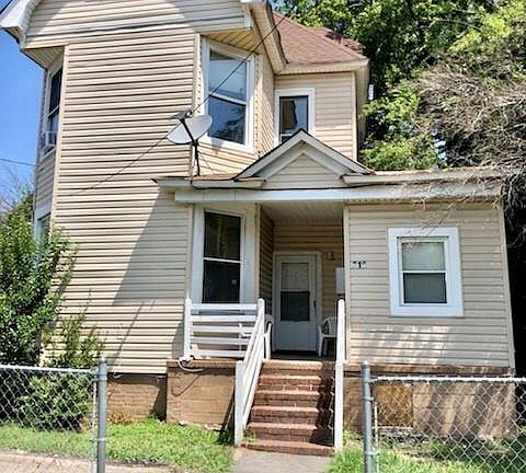 4th image of 210 W 27th St