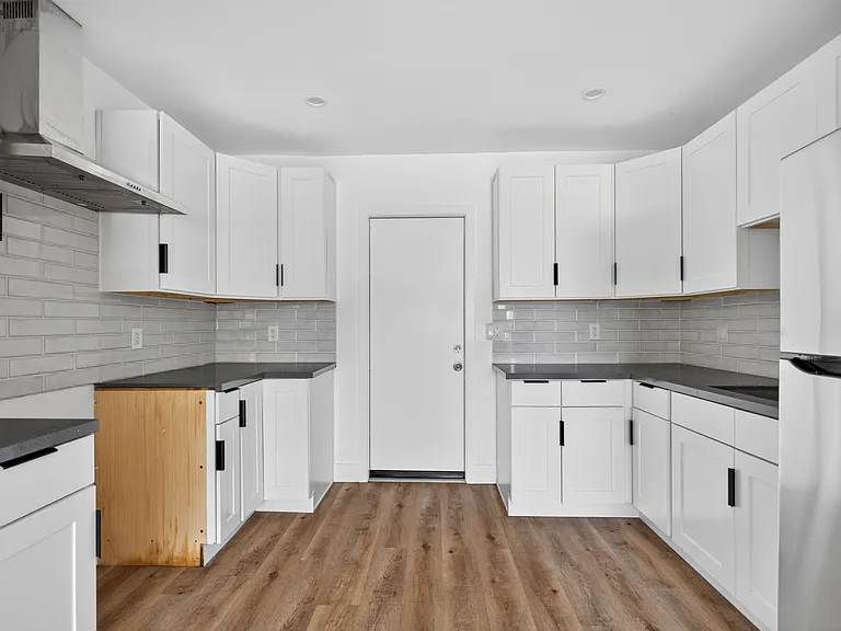6858 Ira Ave — Photo 7
