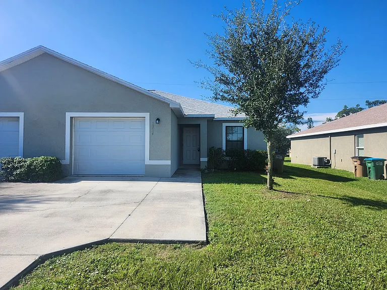 1314 SW Trafalgar Pkwy — Photo 1