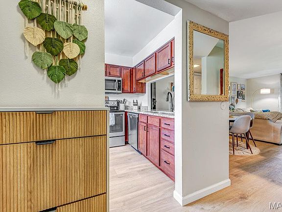 4th image of 1937 Greenpoint Dr APT 104