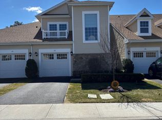 21 Greentree Court, Shirley, NY
