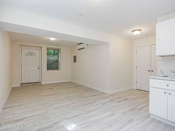 2nd image of 158 Cloverdale Ave #2