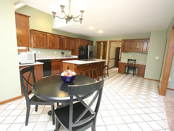 2nd image of 6709 Kensington Way