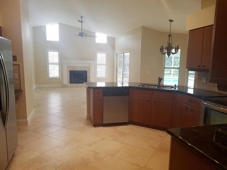 1084 SW Pigeon Plum Way — Photo 5