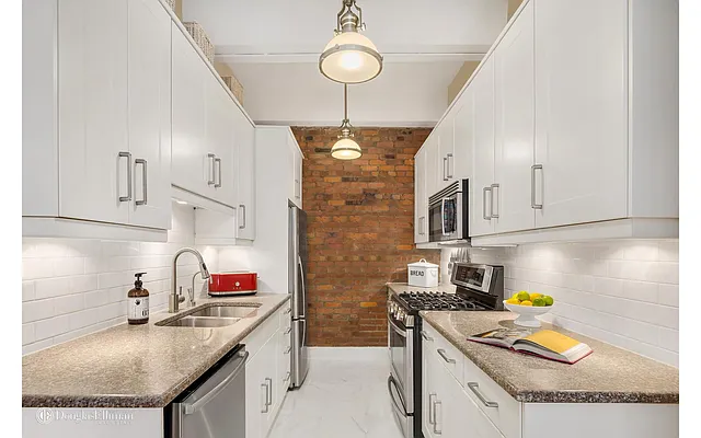 Sold by Douglas Elliman | media 24