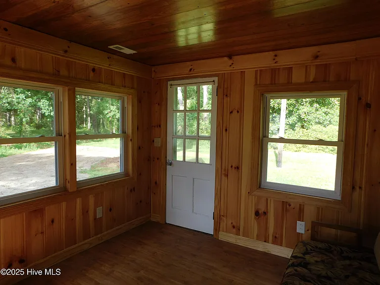 438 Pigott Rd — Photo 6