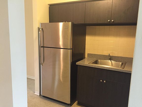 4th image of 1004 SW 2nd Ave