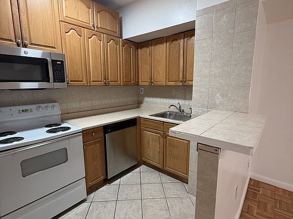 5th image of 402 E 90th St APT 2B