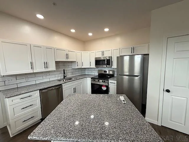 1800 Graham Ave #3 — Photo 6