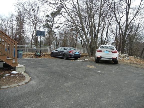5th image of 26 Woodland Ct