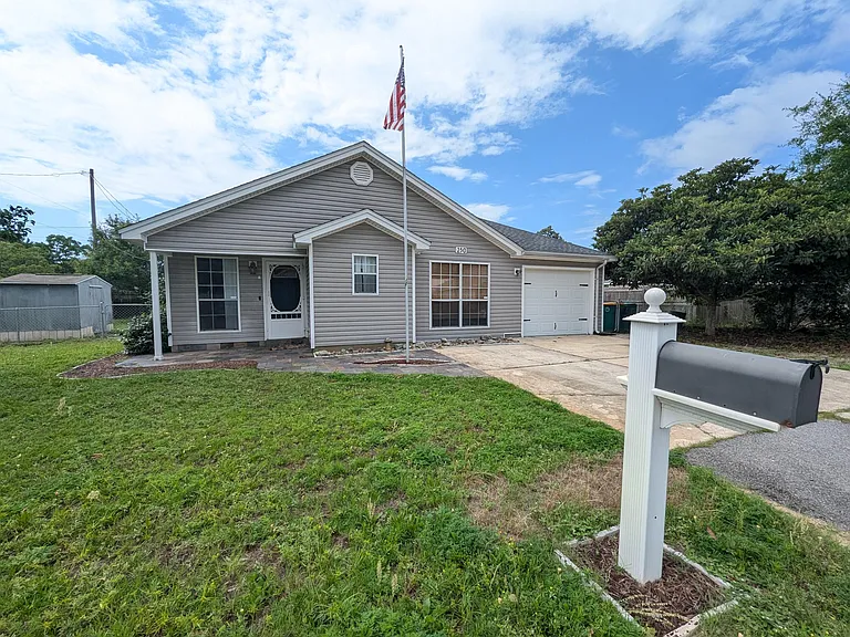 250 Terrance Ln — Photo 1