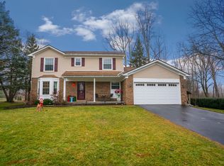 9062 Scenic Dr, Brighton, MI 48114