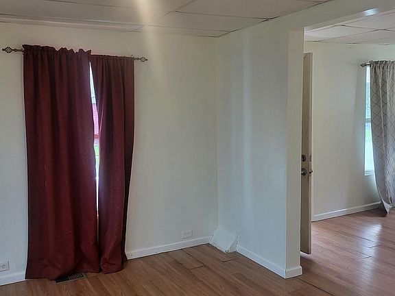 4th image of 136 Parkridge Ave