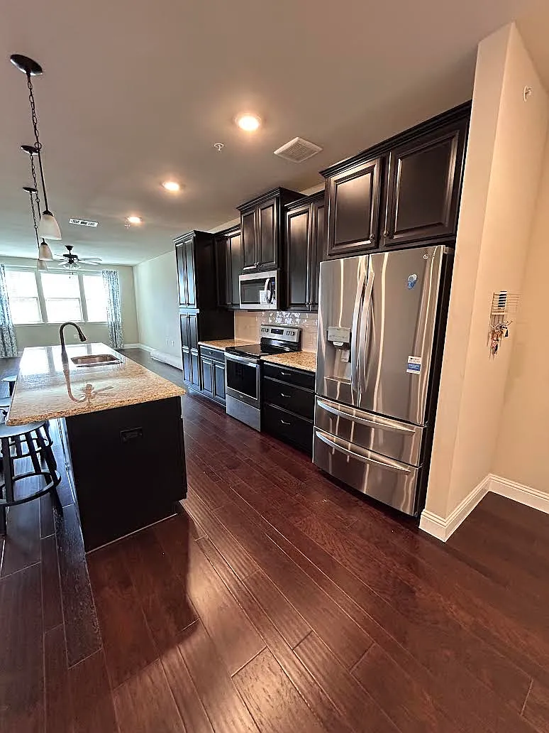 2 bed, 1869 sqft, $2,850 — Photo 4