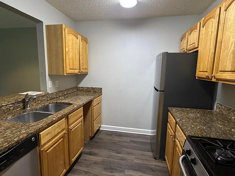 2025 Dixie Belle Dr #J — Photo 6