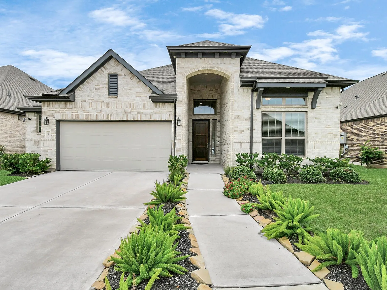 4 bed, 3.0 bath, 2574 sqft, $3,200 — Photo 4