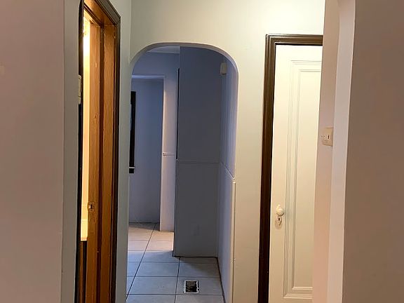 4th image of 1622 Marion Ave
