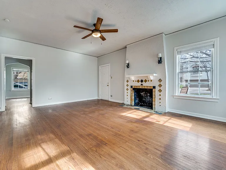 4315 Gilbert Ave — Photo 3