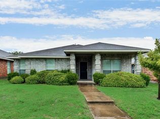 809 Horseshoe Ct, Desoto, TX 75115