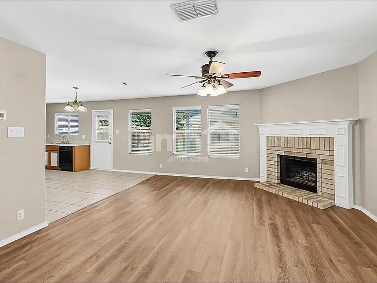 723 Rodeo Rnch — Photo 6