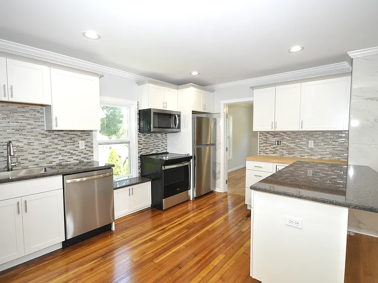 17 Hough St #17 — Photo 6