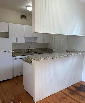 2nd image of 726 Meridian Ave