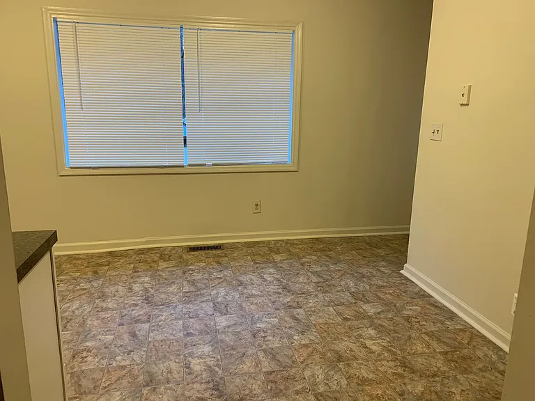 562 Granite St — Photo 5