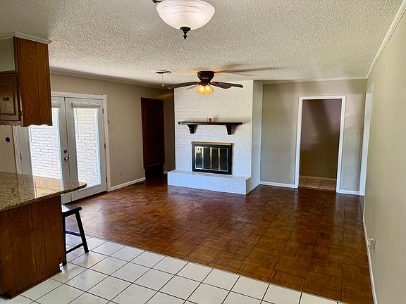 4th image of 400 White Oak Dr
