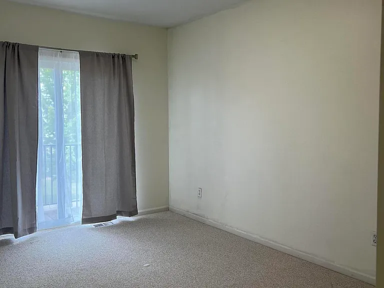 1021 Maiden Ln — Photo 9