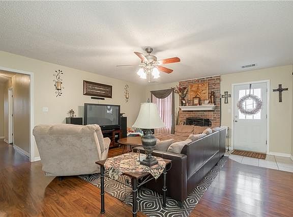 4th image of 1305 Wildwood Trl