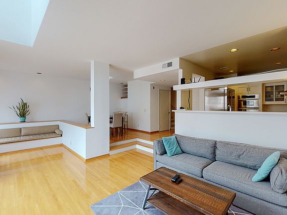 3rd image of 514 S Barrington Ave APT 112