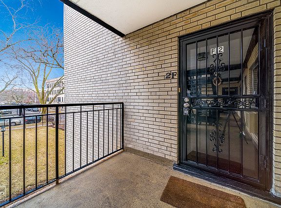 2nd image of 1325 W Birchwood Ave APT 2F