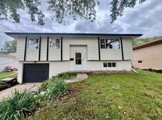 7605 Valley Rd, La Vista, NE 68128