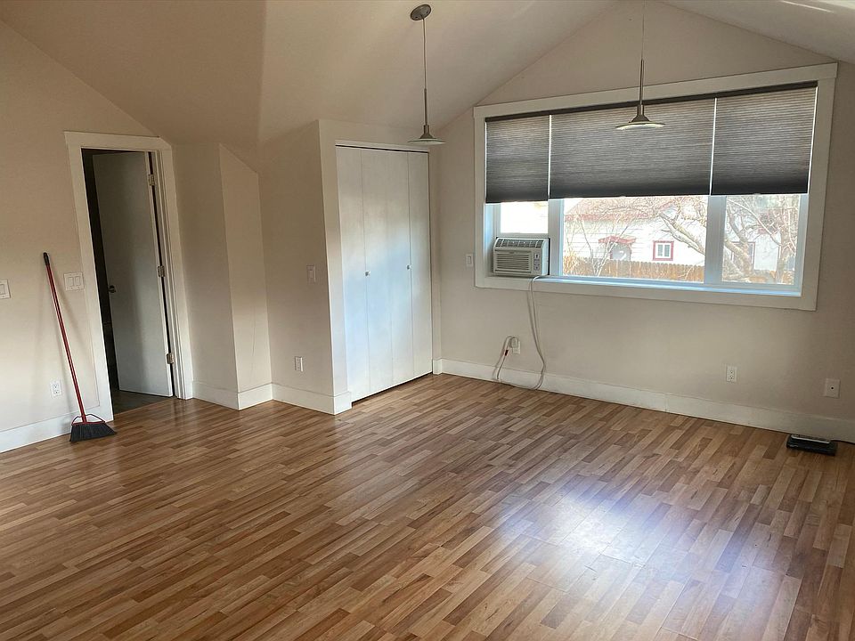 2nd image of 262 W 22nd St