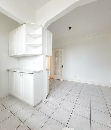 5th image of 2948 N Laramie Ave #9