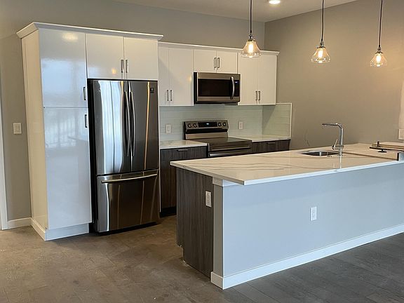 2nd image of 4649 Umbria St #401