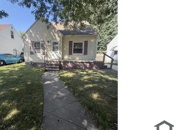 19121 Kingsville St, Harper Woods, MI 48225