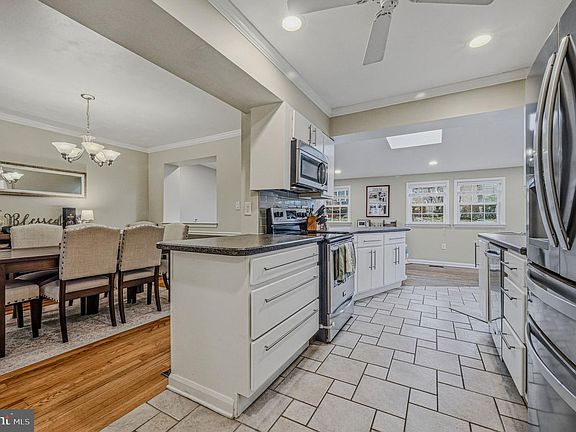 5th image of 1112 Faun Rd