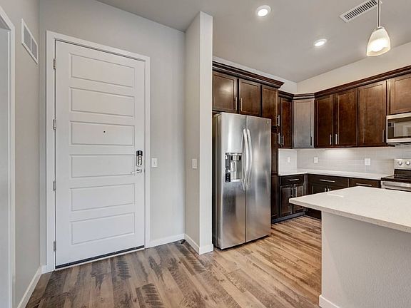 4th image of 400 E Fremont Pl #406