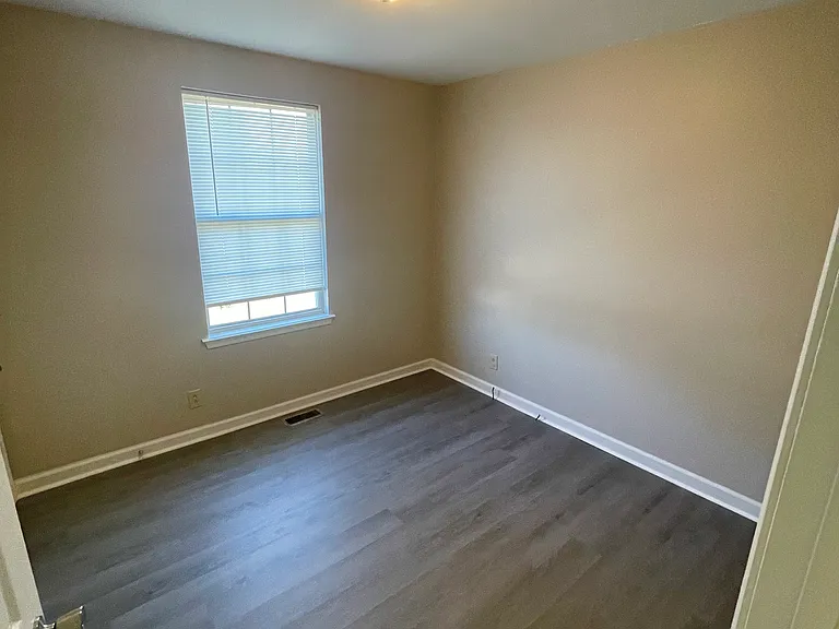 930 Van Buren Ave — Photo 9