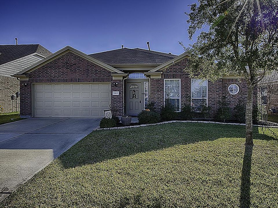 Welcome to 18615 Troon Oak St in Villages of Cypress Lakes