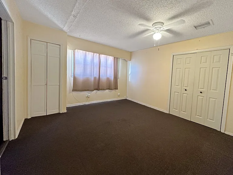 514 W Avenue J — Photo 7