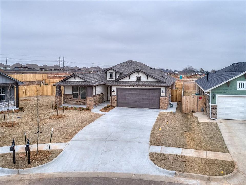 1st image of 440 Vista Dr